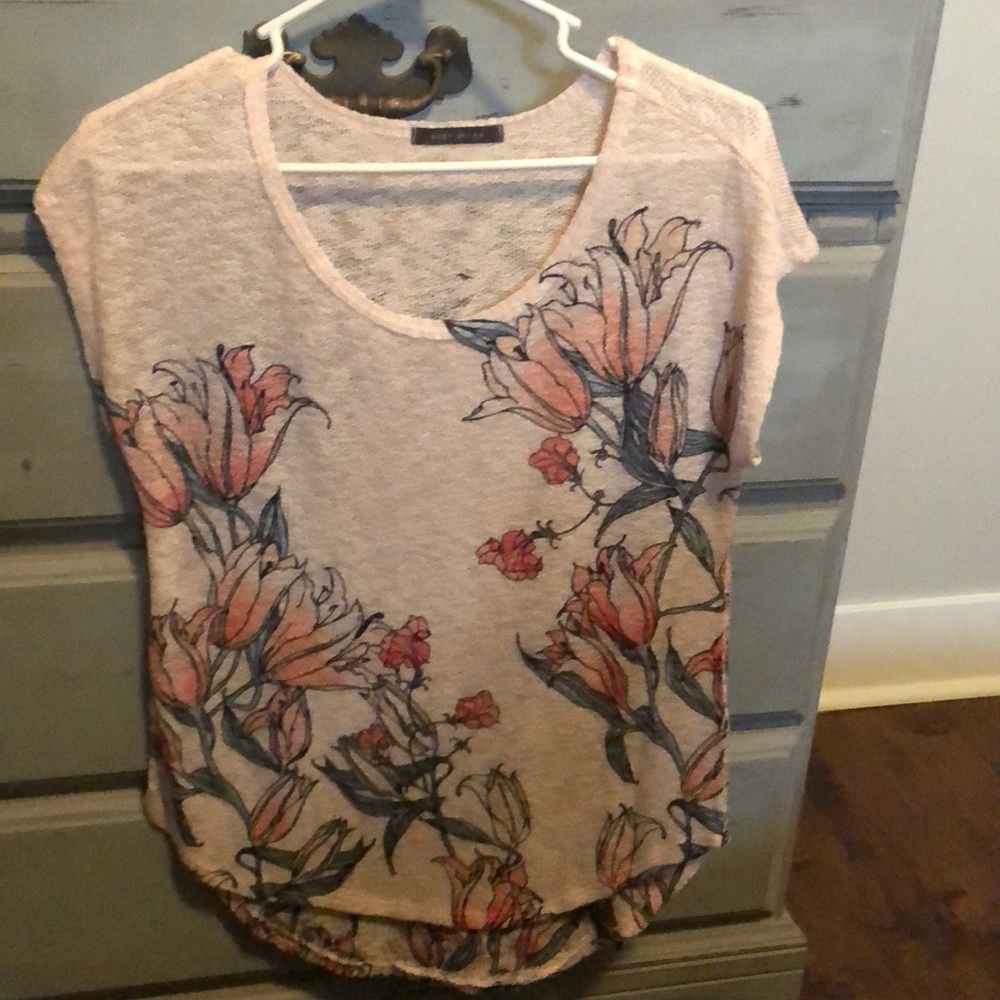 Suzy shier top